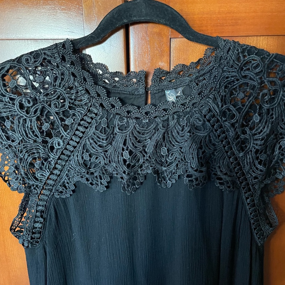 Dress - Picture 3 of 3